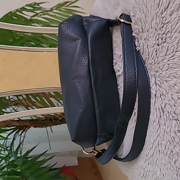 BCBG Paris Crossbody Bag ❤️ - Picture 3 of 8